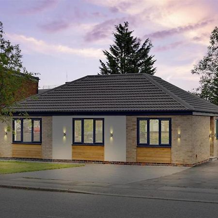 Brand New 4 Bed Deluxe Modern Villa - Sleeps 9 - Private Parking & Garden Nottingham Exteriör bild