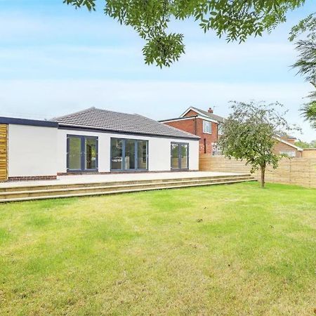 Brand New 4 Bed Deluxe Modern Villa - Sleeps 9 - Private Parking & Garden Nottingham Exteriör bild